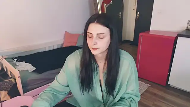 Snapshot of ce_leste__ chatting on 11.01.25 ce leste online show from 11.01.25