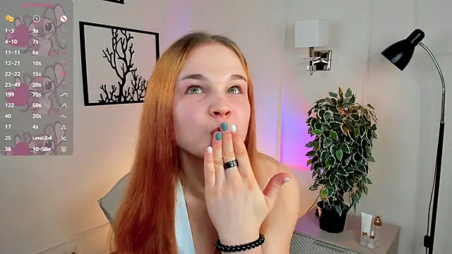 Snapshot of OdetteHarwick chatting on 03.18.25 OdetteHarwick online show from 03.18.25