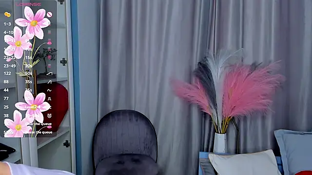 Snapshot of OdetteHarwick chatting on 09.27.25 OdetteHarwick online show from 09.27.25