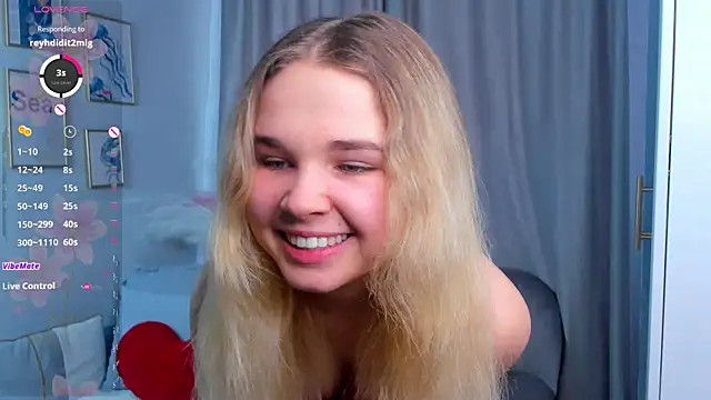 Snapshot of OdetteHarwick chatting on 10.24.25 OdetteHarwick online show from 10.24.25