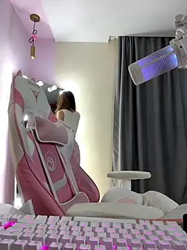 Snapshot of your_girl_next_door chatting on 10.12.25 your girl next door online show from 10.12.25