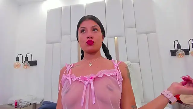 Snapshot of chloe_zulay chatting on 02.28.26 chloe zulay online show from 02.28.26