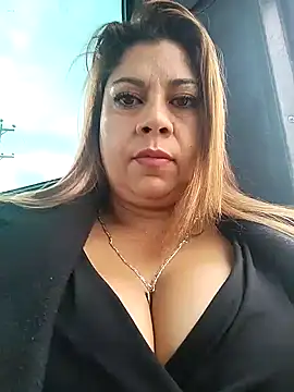 Laura-Hernandez online show from 02.07.25