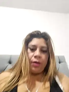 Laura-Hernandez online show from 02.07.25