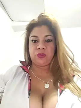 Laura-Hernandez online show from 03.05.25