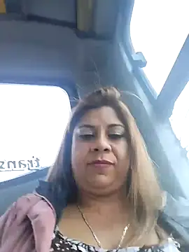 Laura-Hernandez online show from 03.11.25