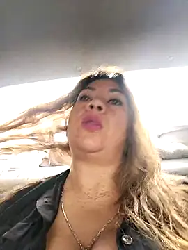 Laura-Hernandez online show from 09.22.25