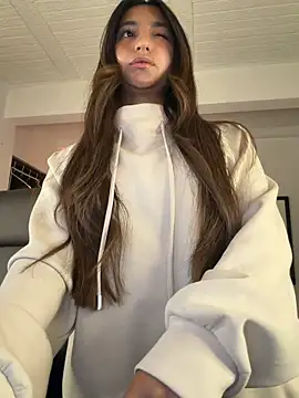 Snapshot of aly_golden_ chatting on 04.23.26 aly golden online show from 04.23.26