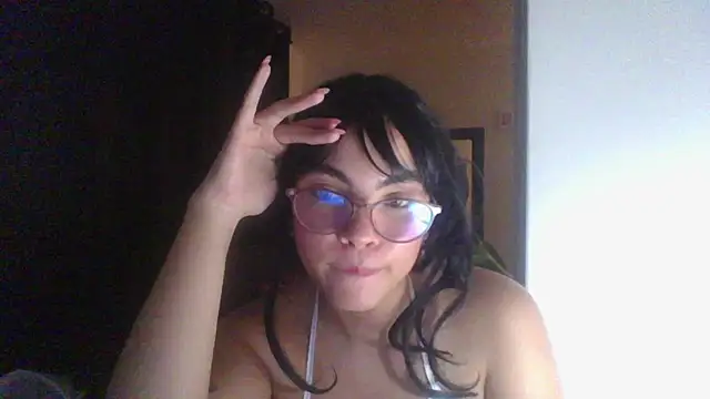 Kiri Cutee online show from 02.14.25