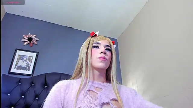 Kenia Fox online show from 01.27.25