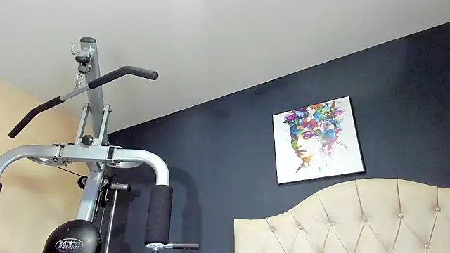 Kenia Fox online show from 03.06.25