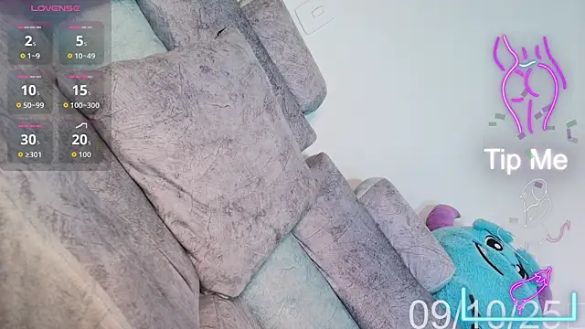 Kenia Fox online show from 10.10.25