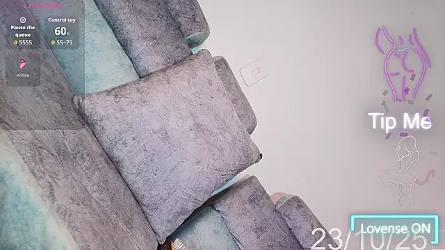 Kenia Fox online show from 10.24.25