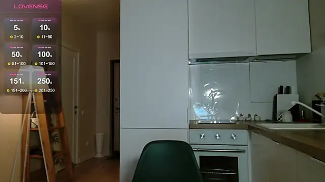 Snapshot of kira_proxima_02 chatting on 02.19.25 kira proxima 02 online show from 02.19.25