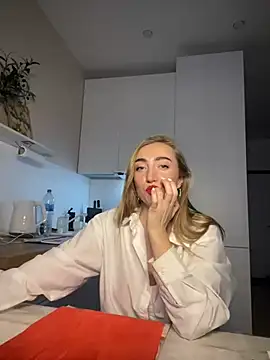 Snapshot of kira_proxima_02 chatting on 02.28.25 kira proxima 02 online show from 02.28.25