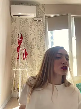 Snapshot of kira_proxima_02 chatting on 03.18.25 kira proxima 02 online show from 03.18.25