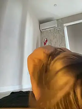 Snapshot of kira_proxima_02 chatting on 03.18.25 kira proxima 02 online show from 03.18.25