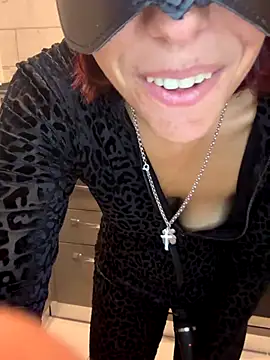 Snapshot of Porcella96 chatting on 10.17.25 Porcella96 online show from 10.17.25