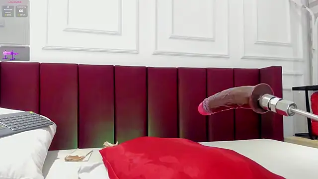 Snapshot of Luna_monroe_ chatting on 12.23.24 Luna monroe online show from 12.23.24