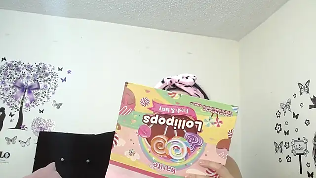 Snapshot of jeff_and_jade chatting on 09.25.25 jeff and jade online show from 09.25.25