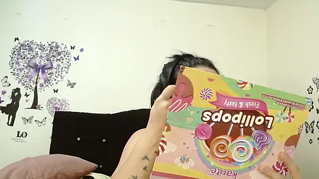 Snapshot of jeff_and_jade chatting on 10.01.25 jeff and jade online show from 10.01.25