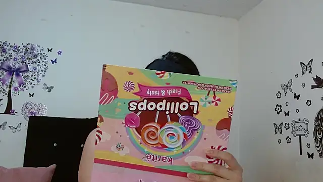 Snapshot of jeff_and_jade chatting on 10.24.25 jeff and jade online show from 10.24.25