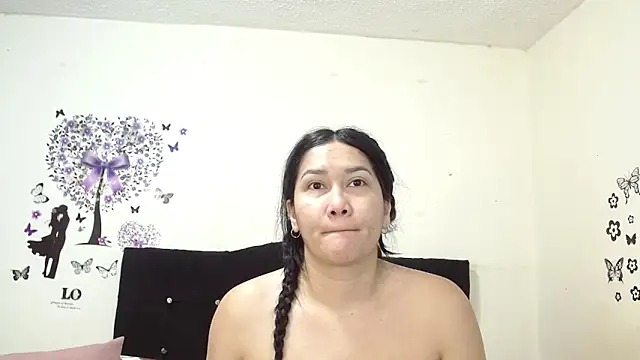 Snapshot of jeff_and_jade chatting on 10.26.25 jeff and jade online show from 10.26.25