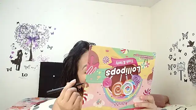 Snapshot of jeff_and_jade chatting on 10.27.25 jeff and jade online show from 10.27.25