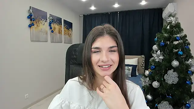 MiaAxel online show from 12.18.24