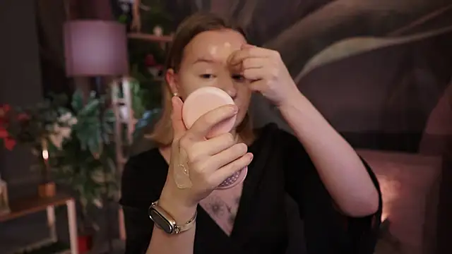 Snapshot of AdeleLoomis chatting on 10.26.25 AdeleLoomis online show from 10.26.25