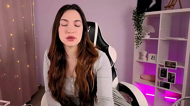 Snapshot of MelissaLovvv chatting on 09.28.25 MelissaLovvv online show from 09.28.25