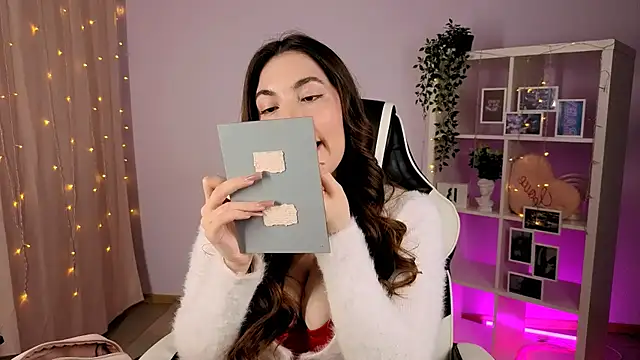 Snapshot of MelissaLovvv chatting on 10.13.25 MelissaLovvv online show from 10.13.25