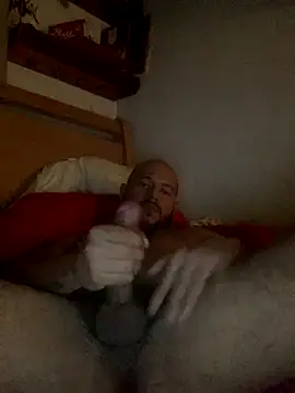 Snapshot of kioluy chatting on 12.17.25 kioluy online show from 12.17.25