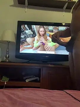 Snapshot of kioluy chatting on 12.19.25 kioluy online show from 12.19.25