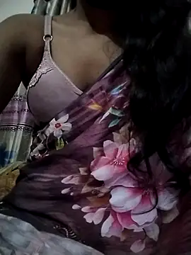 Snapshot of Nadia-2 chatting on 11.13.25 Nadia-2 online show from 11.13.25