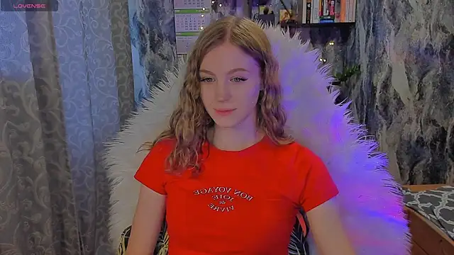 Snapshot of JuxxxsyBunx chatting on 10.08.25 JuxxxsyBunx online show from 10.08.25