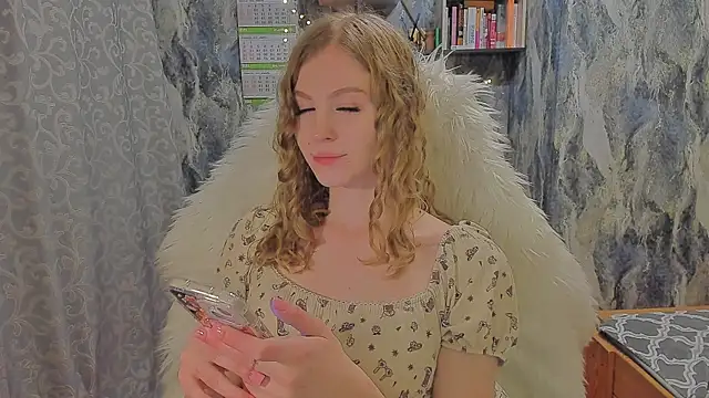 Snapshot of JuxxxsyBunx chatting on 11.04.25 JuxxxsyBunx online show from 11.04.25