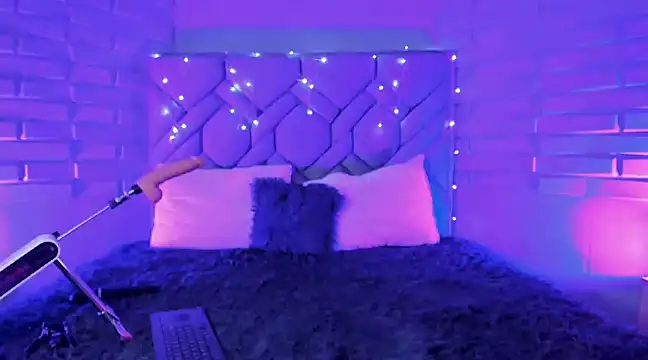 BriannaHarps online show from 01.04.25
