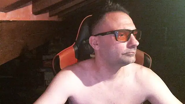 Snapshot of 6996horus chatting on 10.10.25 6996horus online show from 10.10.25