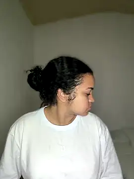 Snapshot of Lucy_wilson5 chatting on 10.11.25 Lucy wilson5 online show from 10.11.25