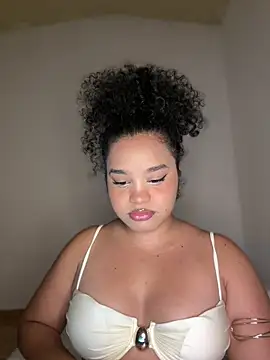 Snapshot of Lucy_wilson5 chatting on 10.16.25 Lucy wilson5 online show from 10.16.25