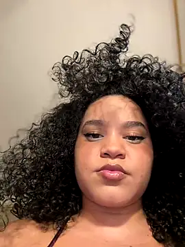 Snapshot of Lucy_wilson5 chatting on 10.26.25 Lucy wilson5 online show from 10.26.25