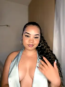 Snapshot of Lucy_wilson5 chatting on 11.07.25 Lucy wilson5 online show from 11.07.25