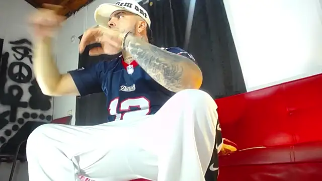 Snapshot of Dexter-T chatting on 12.09.24 Dexter-T online show from 12.09.24