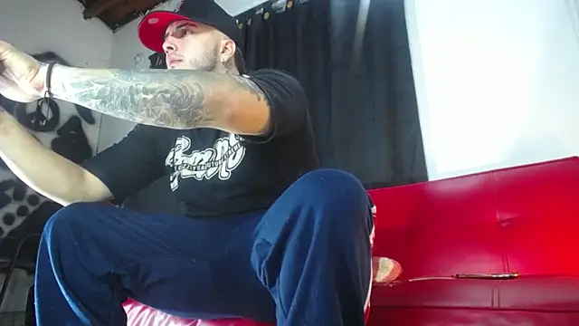 Snapshot of Dexter-T chatting on 12.17.24 Dexter-T online show from 12.17.24