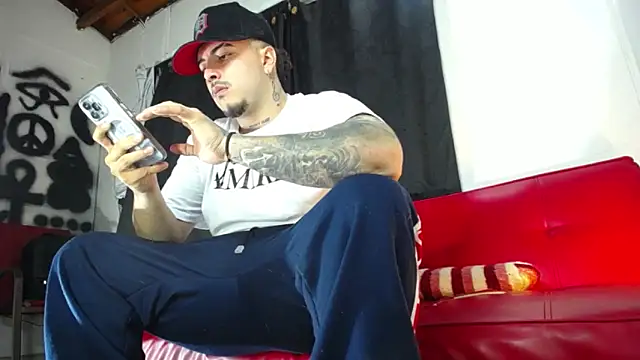 Snapshot of Dexter-T chatting on 01.07.25 Dexter-T online show from 01.07.25