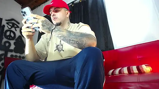 Snapshot of Dexter-T chatting on 01.09.25 Dexter-T online show from 01.09.25