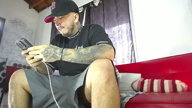 Snapshot of Dexter-T chatting on 03.15.25 Dexter-T online show from 03.15.25