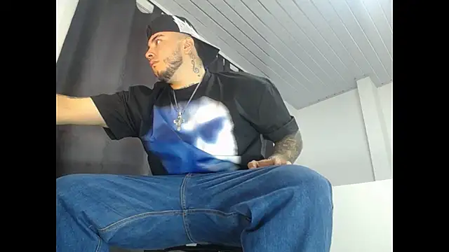 Snapshot of Dexter-T chatting on 09.30.25 Dexter-T online show from 09.30.25