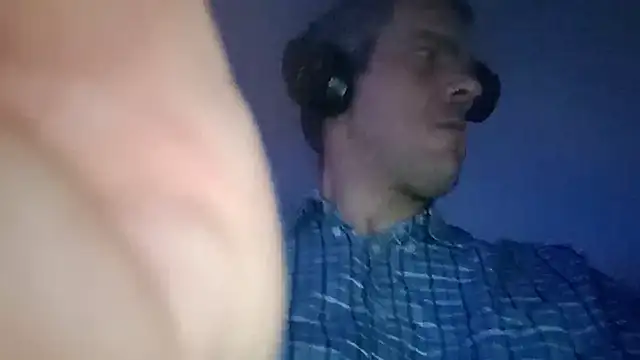 Snapshot of sexsuchti80 chatting on 10.31.25 sexsuchti80 online show from 10.31.25